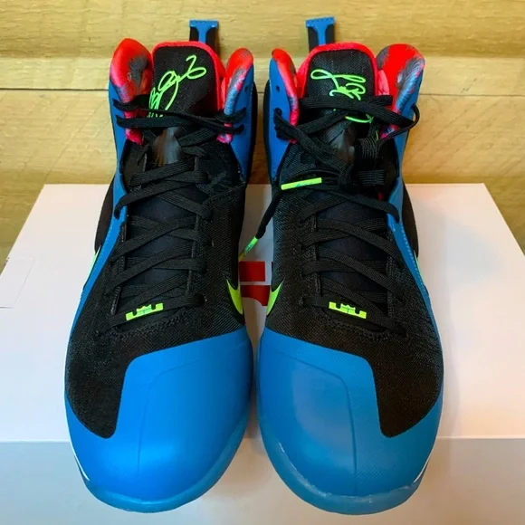 Men’s Nike Lebron James 9 Southcoast Sz 11. Mens basketball shoes